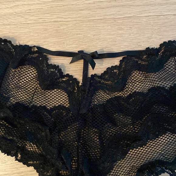 Victoria’s Secret Very Sexy Booty Undies - Picture 7 of 8